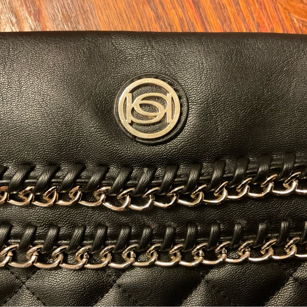 Bebe Gold Chain Quilt Cushion Style Faux Leather Clutch! - Picture 6 of 15